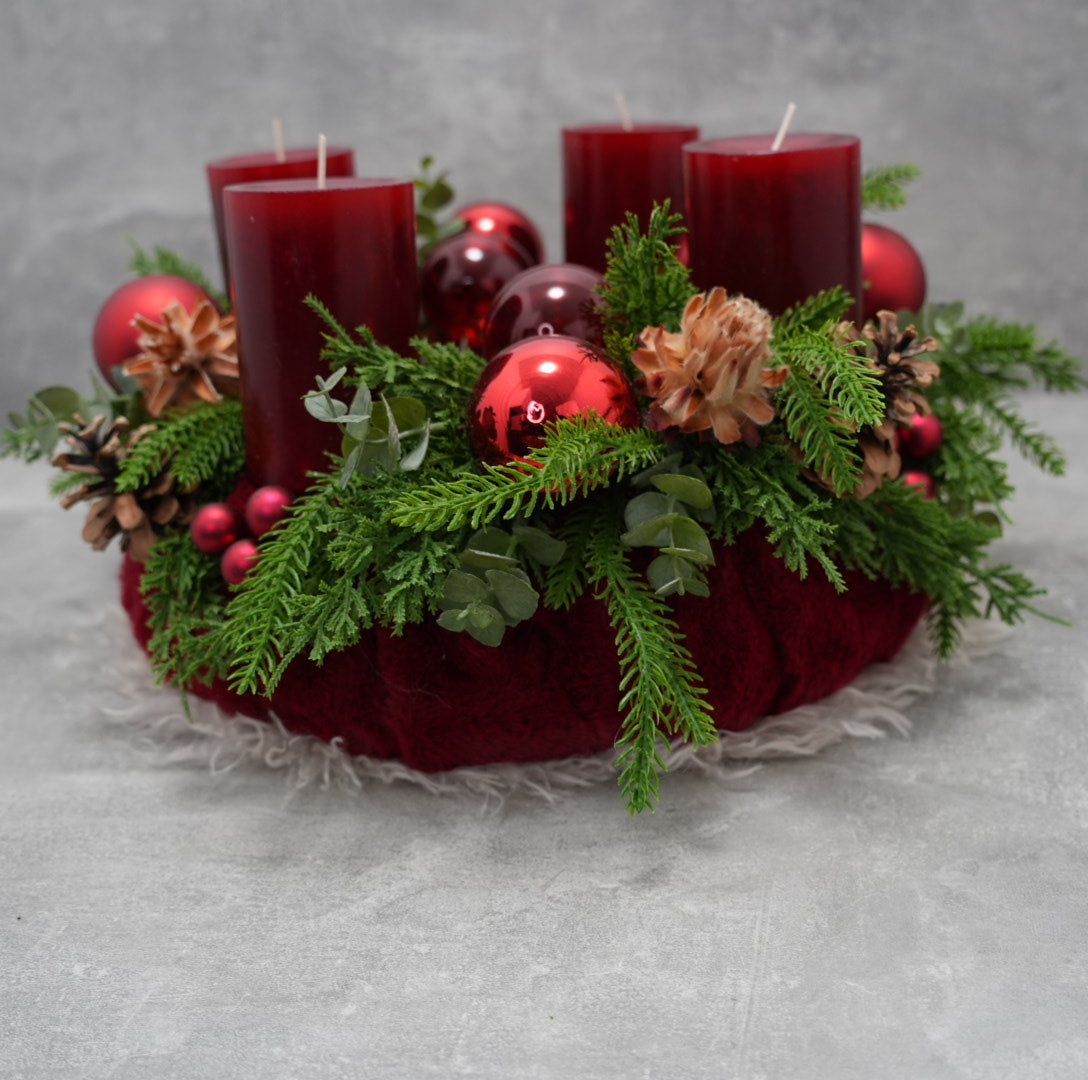 „Christmas Classic – Adventskranz in Rot & Natur“