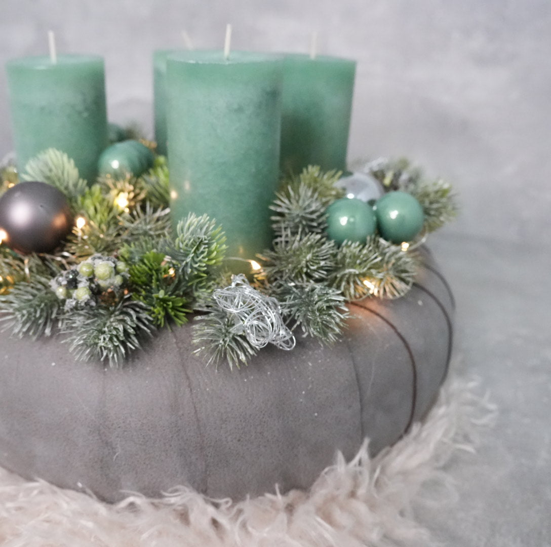 „Winter Forest – Adventskranz in Tannengrün & Grau“