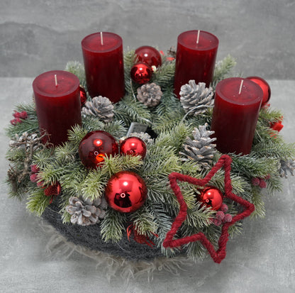 „Winterstern – Edler Adventskranz in Rot & Silber“