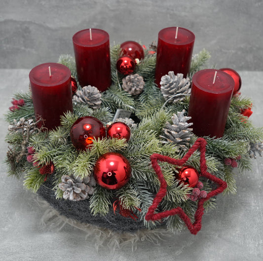 „Winterstern – Edler Adventskranz in Rot & Silber“