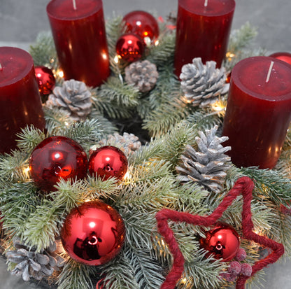 „Winterstern – Edler Adventskranz in Rot & Silber“