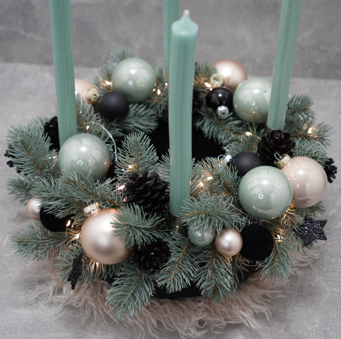 „Wintermint Elegance“ – Adventskranz