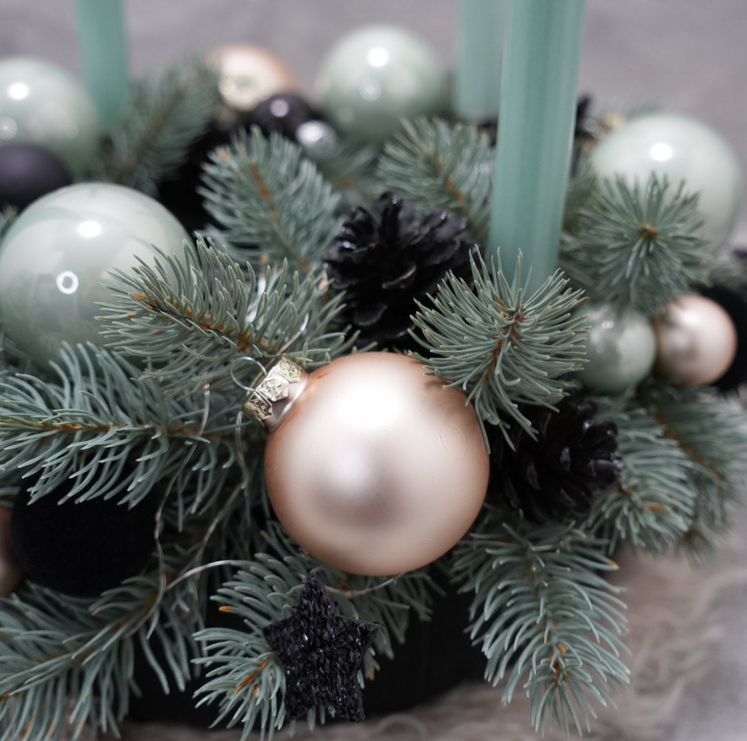 „Wintermint Elegance“ – Adventskranz