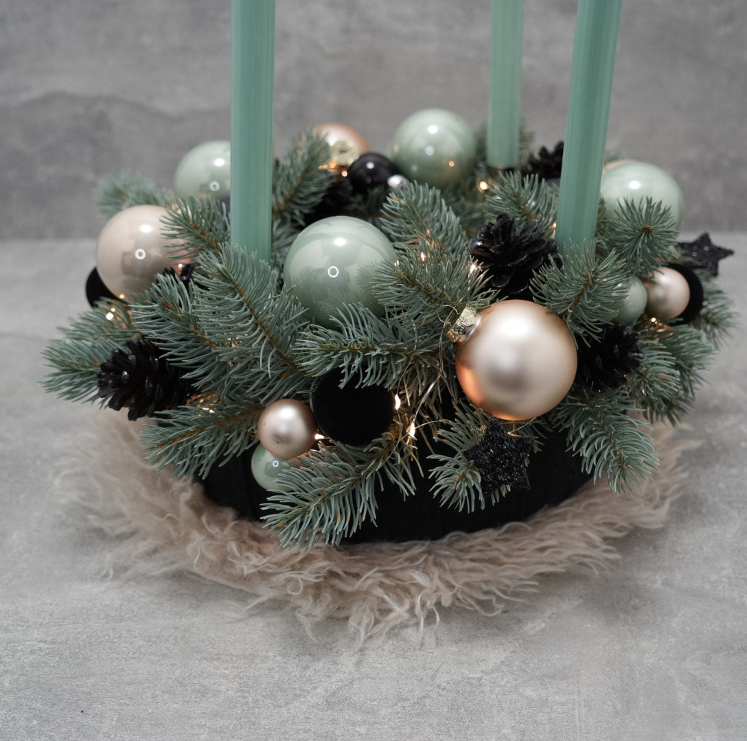 „Wintermint Elegance“ – Adventskranz