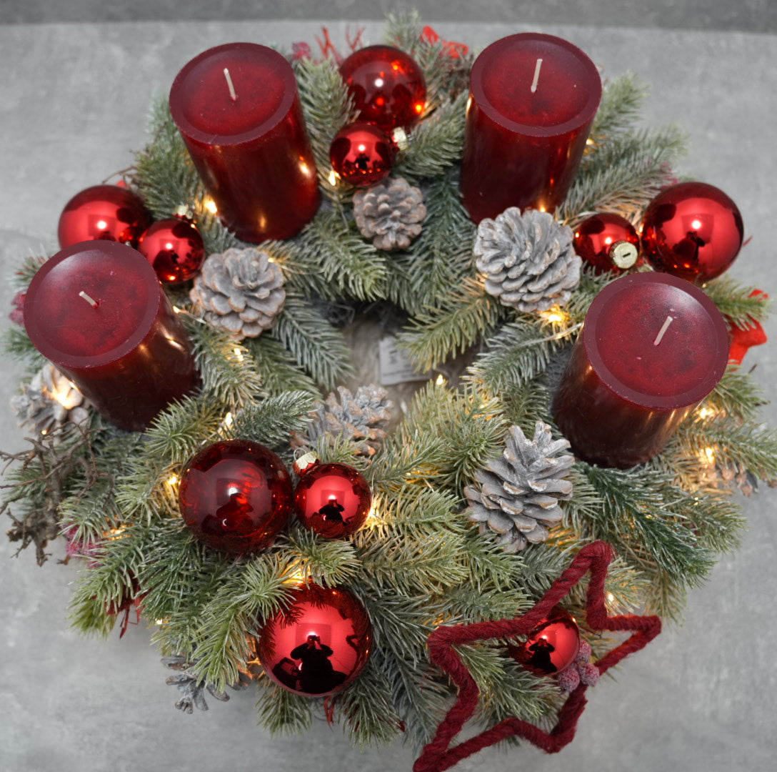 „Winterstern – Edler Adventskranz in Rot & Silber“