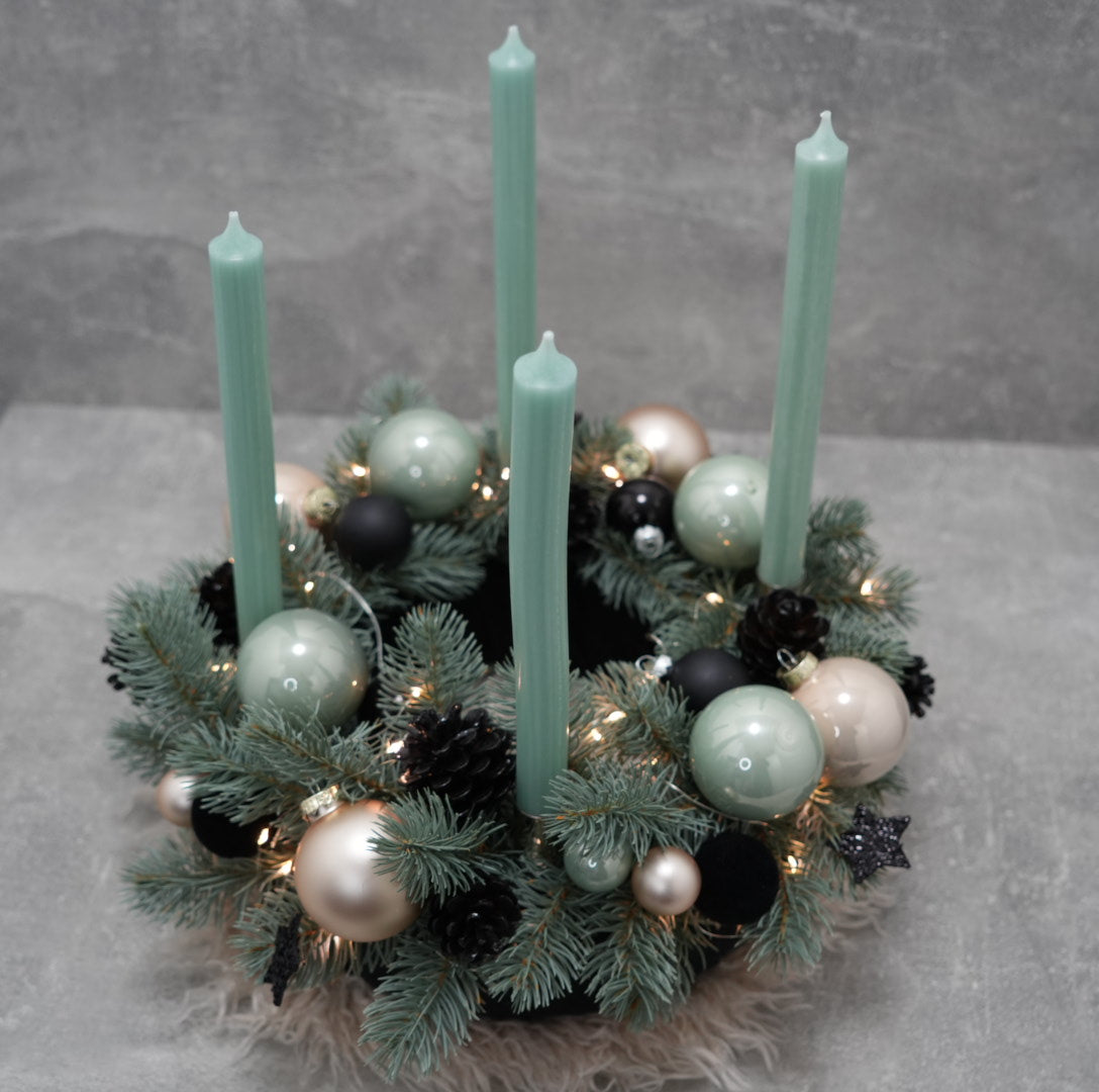 „Wintermint Elegance“ – Adventskranz